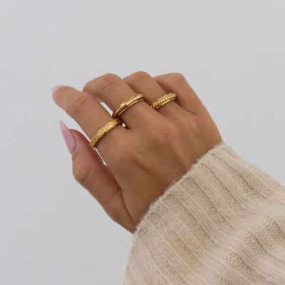 gold spinning hammered ring